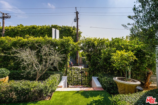 Building Photo - 1009 Carol Dr