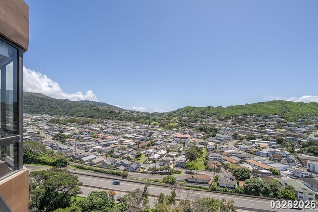 Building Photo - Convenient Honolulu Living – 1 Bedroom with Stunning Views!