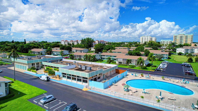Building Photo - 850 Horizon W