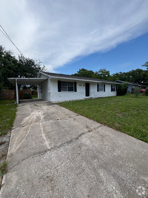 Building Photo - 1110 Outlook Dr