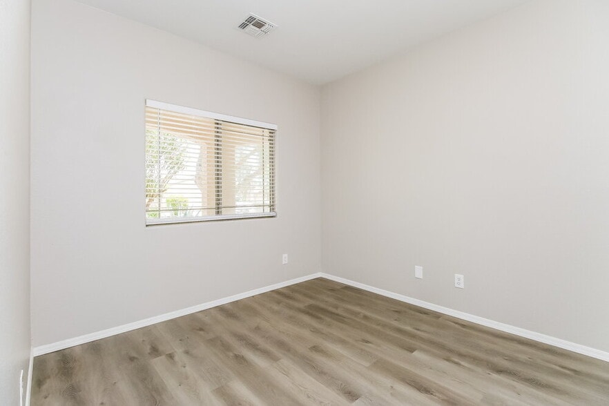 Building Photo - 1715 E Renegade Trail
