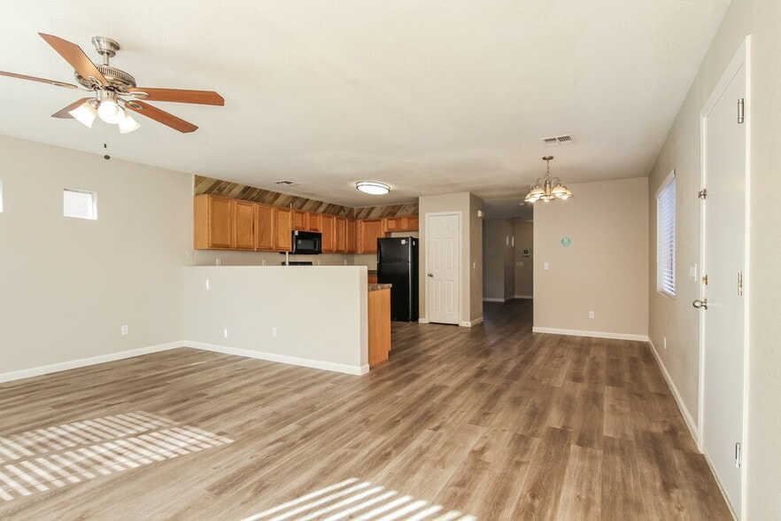 Building Photo - 8345 W Hughes Dr