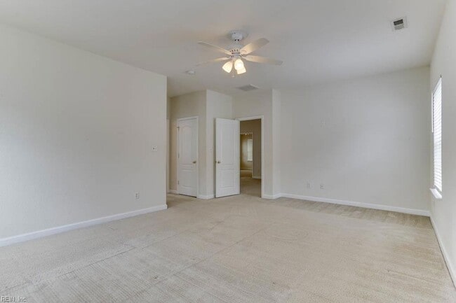 Building Photo - 528 Normandy St