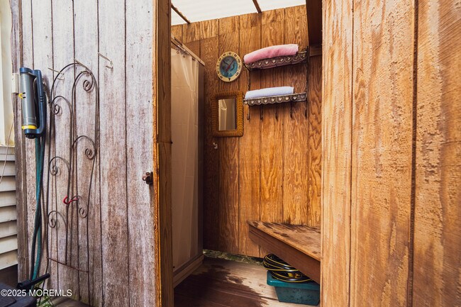 Building Photo - 3 Bath Ave