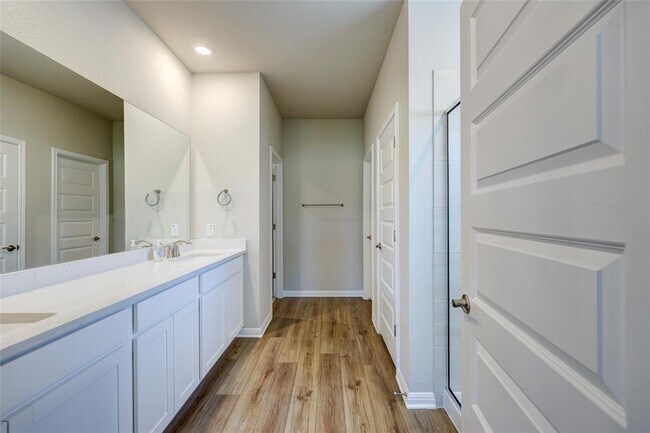Building Photo - 117 Fairmeadow Downs Dr