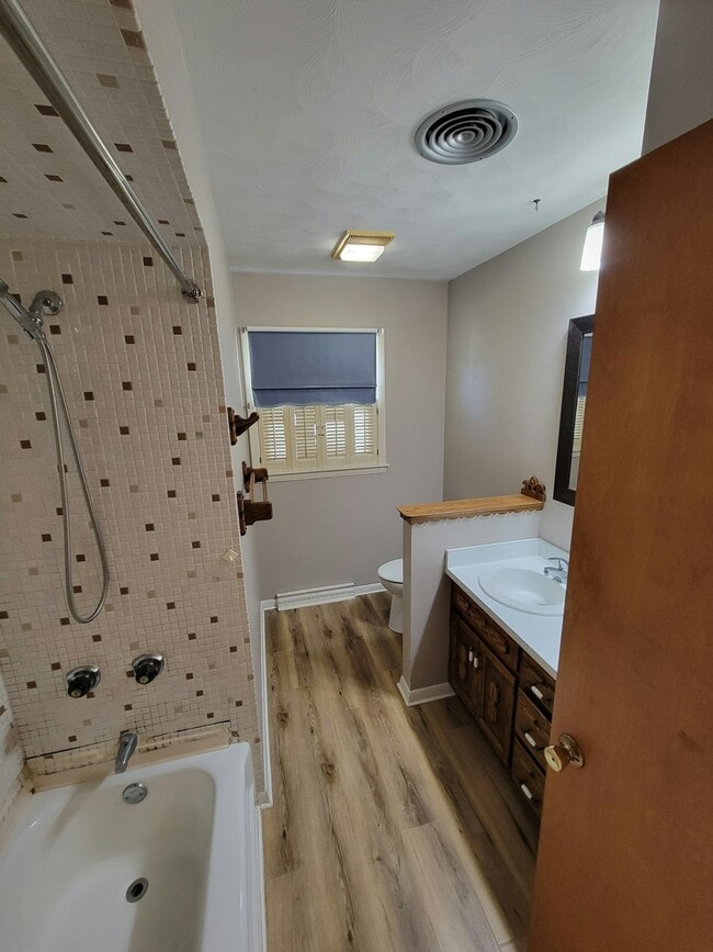 Building Photo - 535 Wagoner Dr