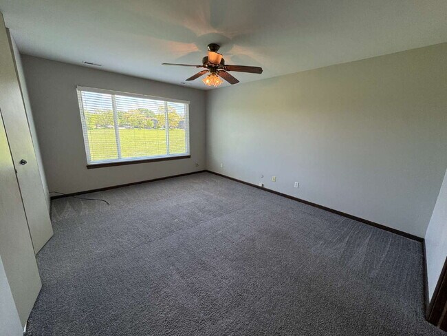 Building Photo - 1 bed, 1 bath condo