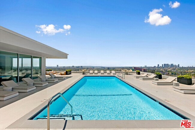 Building Photo - 1100 Alta Loma Rd