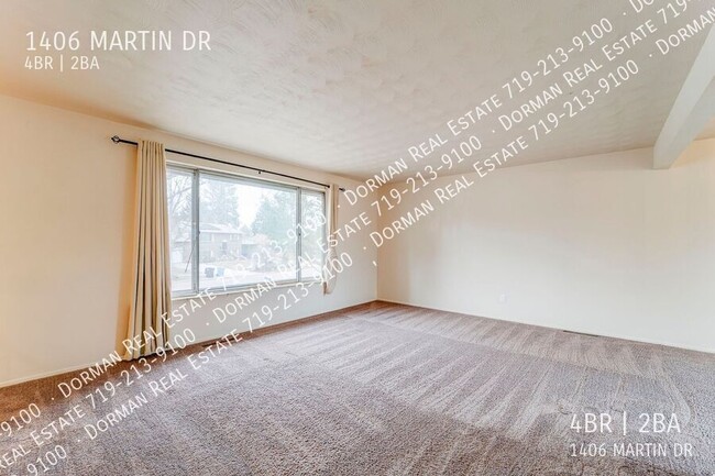 Building Photo - 1406 Martin Dr