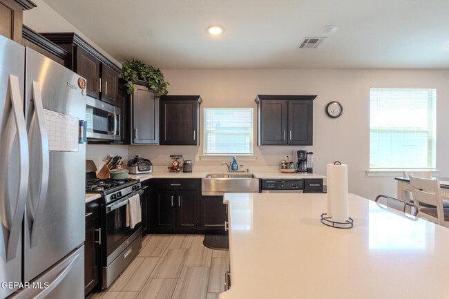 Building Photo - 305 Del Palmar