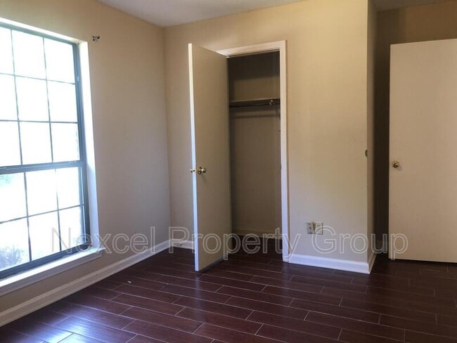 Building Photo - 6813 Maury Dr