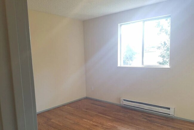 Building Photo - Desired NE Tacoma Community