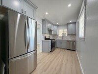 Building Photo - Bright & Spacious 1 Bedroom + 1 Bath with Private Yard & In-Unit Laundry