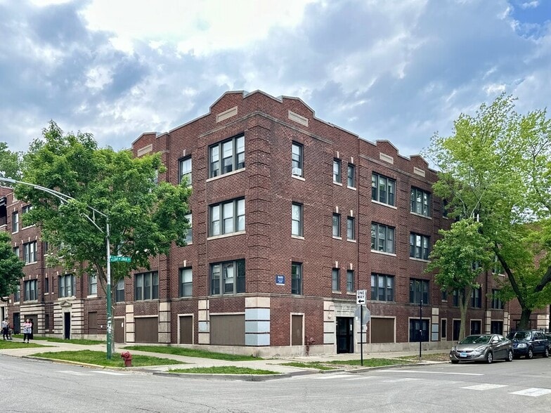 Primary Photo - 7000 N Paulina St