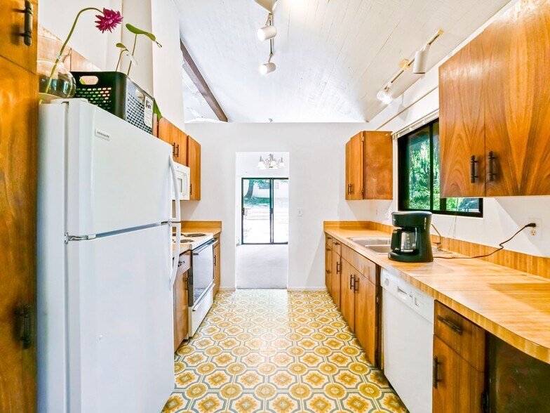 Kitchen - 9316 SW 8th Dr