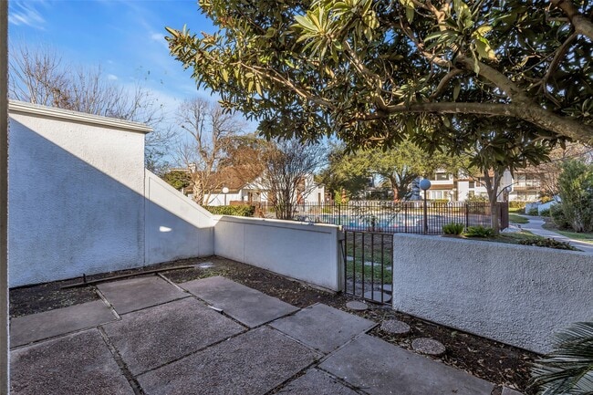 Building Photo - 7655 S Braeswood Blvd