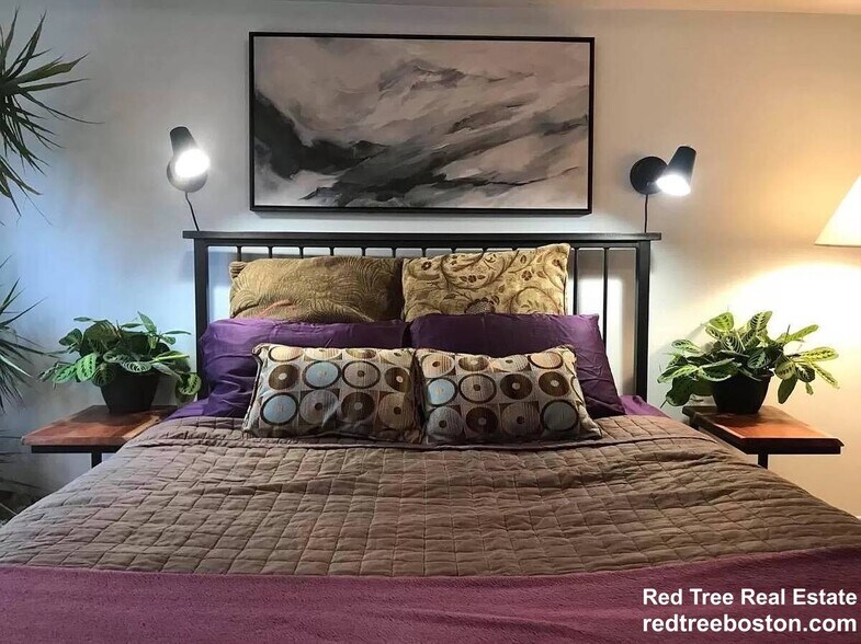 Building Photo - 445 Main St