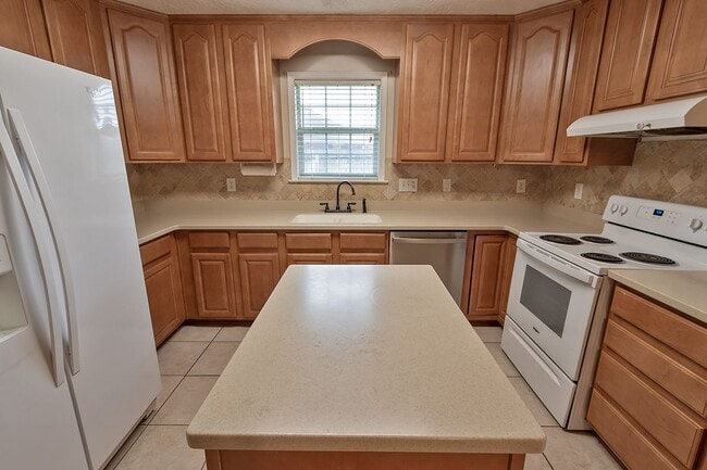 Building Photo - Prattville Rental available now!