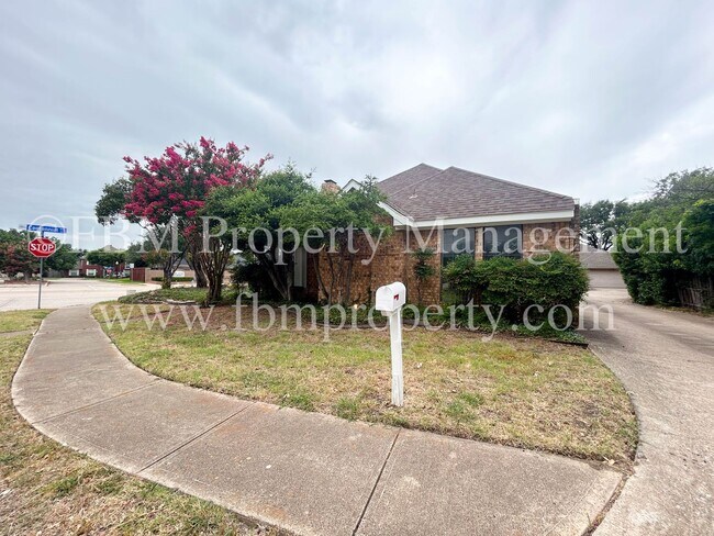 Building Photo - 806 Cresside Ln