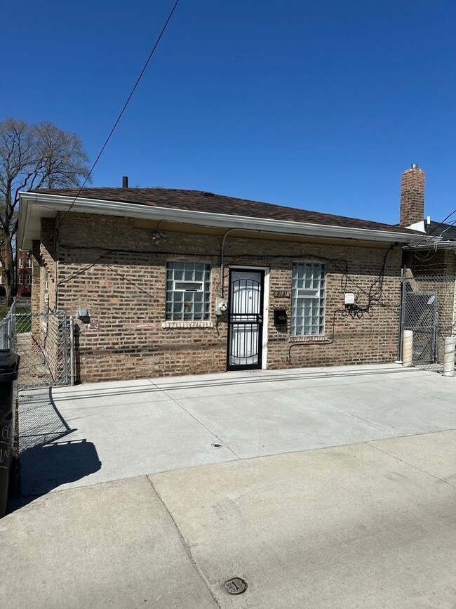 Building Photo - 8131 S Calumet Ave