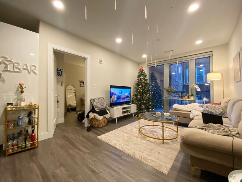 Building Photo - 1025 Tremont St