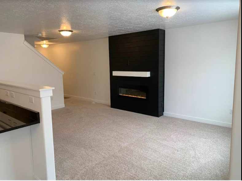 Building Photo - 458 S Pegasus Way