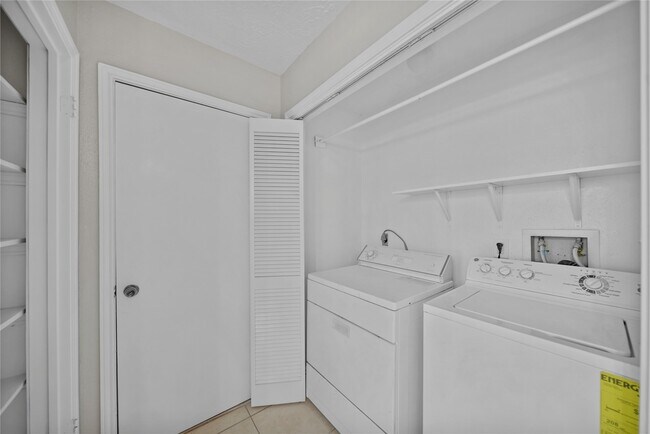 Building Photo - 11311 Brettwood Dr