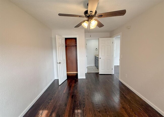 Building Photo - 203 W Dale St