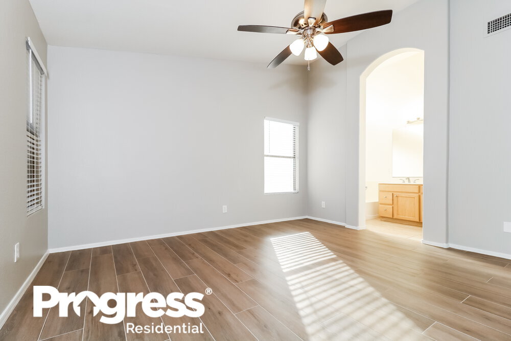 Building Photo - 15415 W Lea Ln