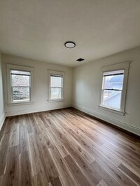 Building Photo - 835 Waugoo Ave