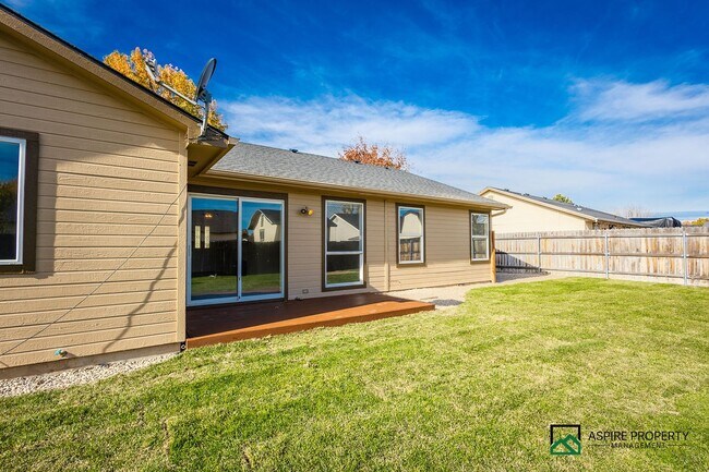 Building Photo - 3 bed 2 bath home