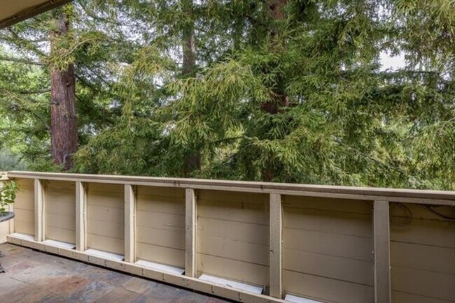 Building Photo - Well Located and Spacious 2 Bedroom 2 Bath Condo in Mountain View