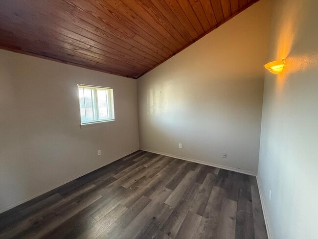 Building Photo - 7401 N Moberly Dr