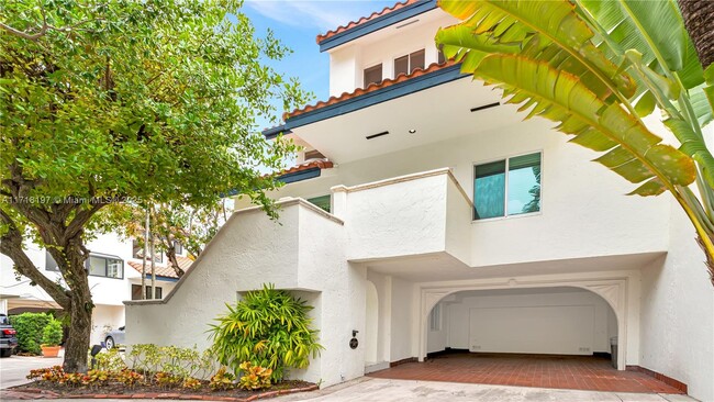 Building Photo - 2000 S Bayshore Dr
