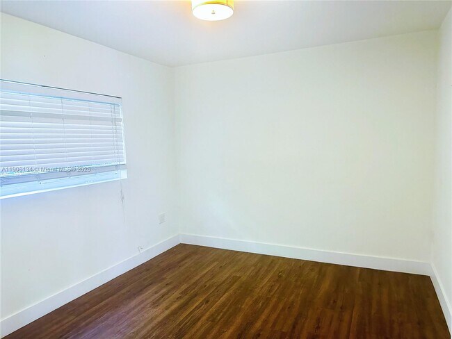 Building Photo - 95 Edgewater Dr