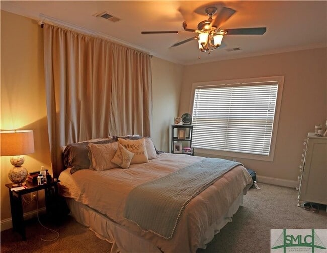 Building Photo - 213 Lakeview Dr