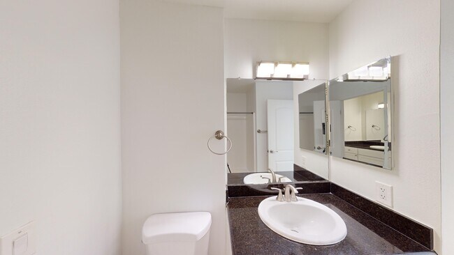 Building Photo - 33 Clay Ct