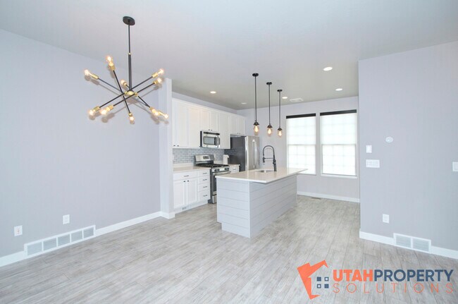 Building Photo - 5348 W South Jordan Pky
