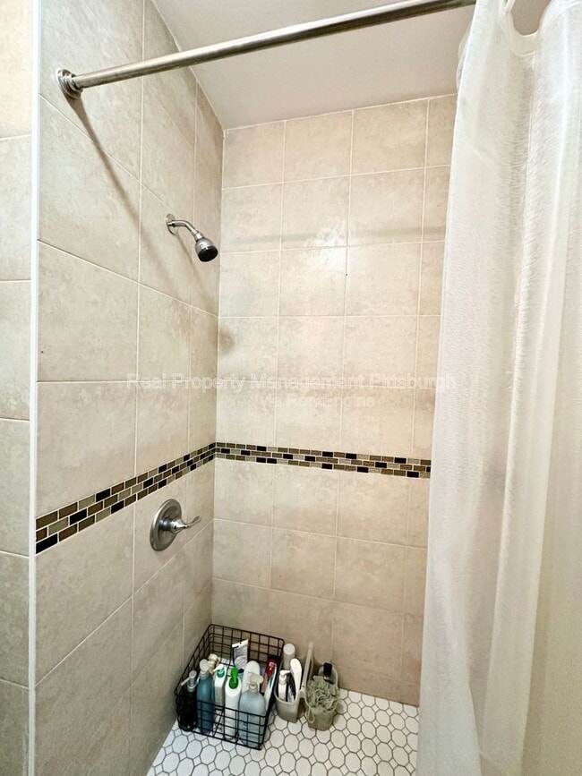 Building Photo - 335 Lawn St