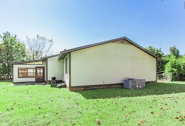 Building Photo - 6414 Hollyhock Ct