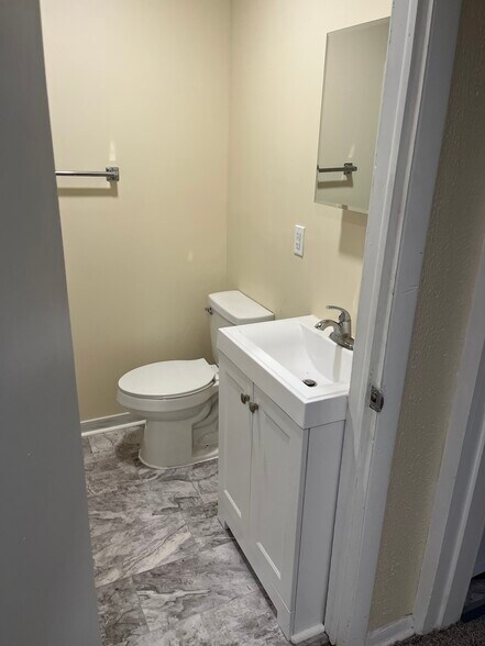 Building Photo - 116 N Broad St