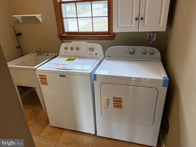 Building Photo - 448 Lake Ave