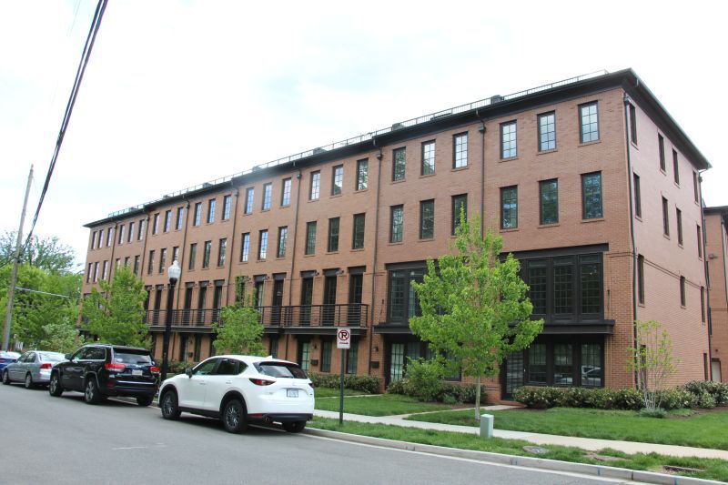 Building Photo - 916 N Buchanan Ct