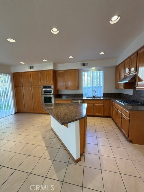 Building Photo - 17 Pastora