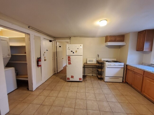 Building Photo - 38 Division St