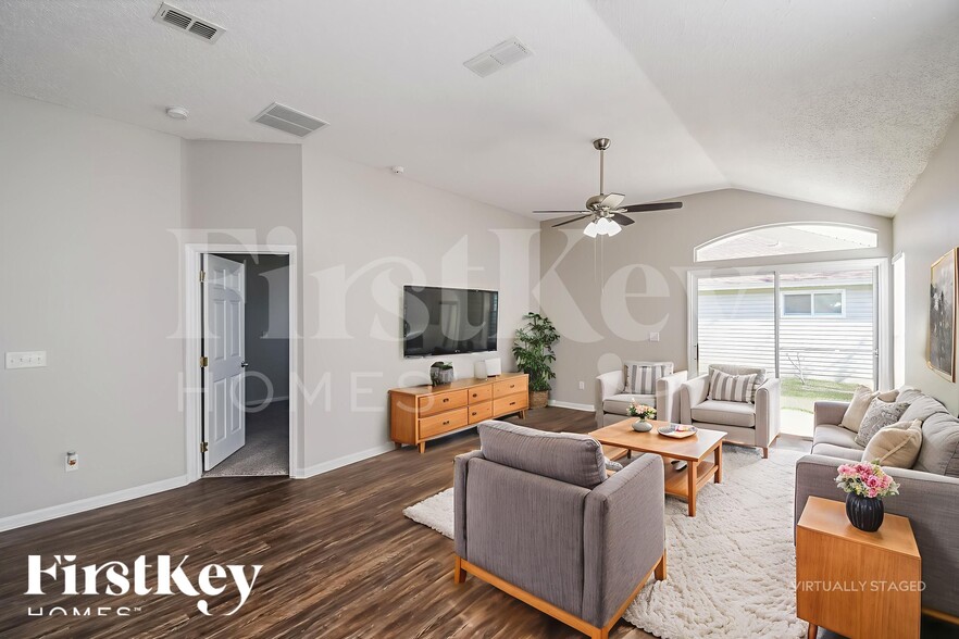 Building Photo - 2956 Centerwood Dr N