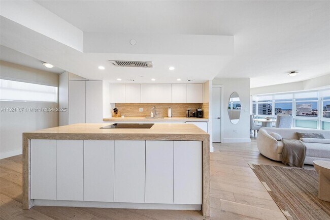 Building Photo - 1881 Washington Ave