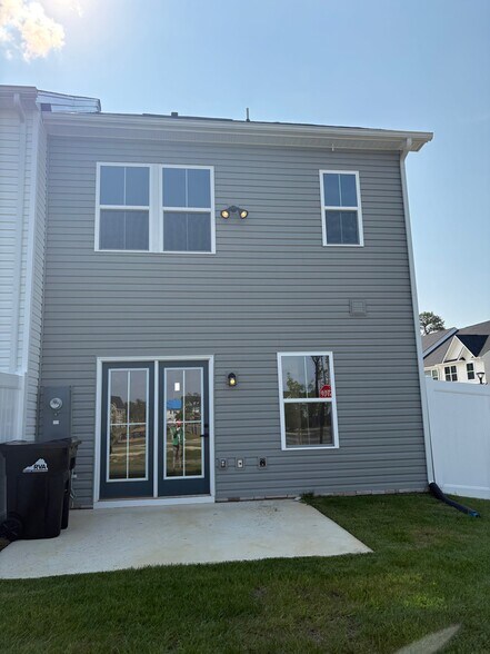 Building Photo - 501 Old Lime Pl