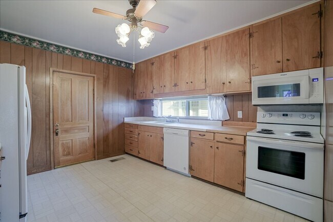 Building Photo - Historic Mount Vernon 4x1.5 Home Steps from Downtown Prescott