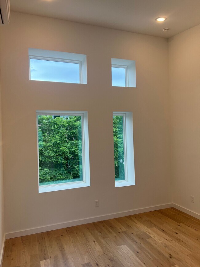 Main Bedroom - 314 W Blount Ave